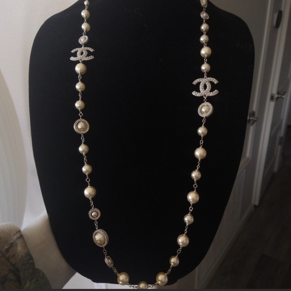 Chanel Authentic Long Faux Pearl Necklace - Picture 4 of 15